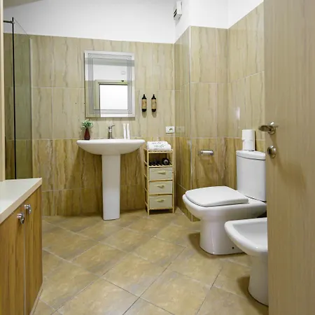 Poseidon Nest - 2Br, 360 Sea View, Office, Pool Durrës