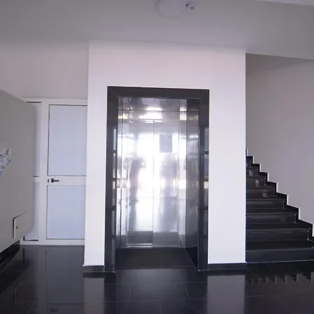 Beachfront 2Br Apartment Panoramic Sea View Office *