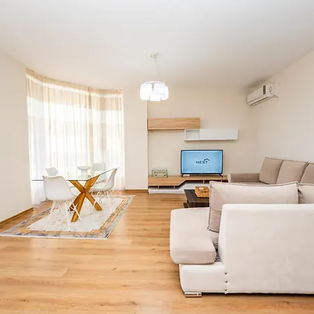 Beachfront 2Br Apartment Panoramic Sea View Office *
