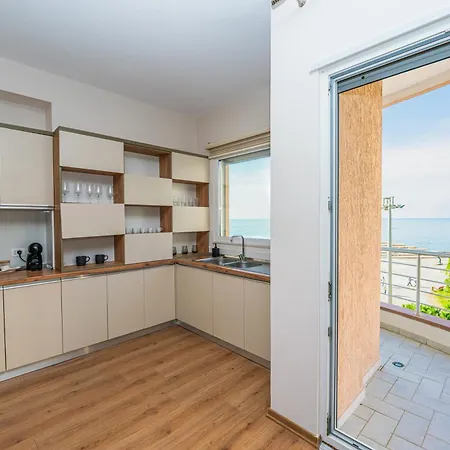 Beachfront 2Br Apartment Panoramic Sea View Office