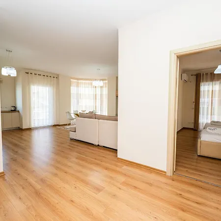 Beachfront 2Br Apartment Panoramic Sea View Office アパート