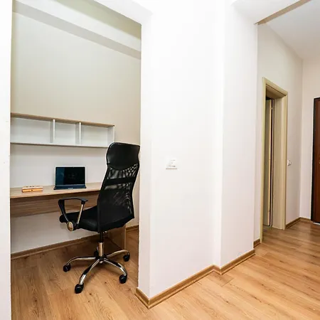 Beachfront 2Br Apartment Panoramic Sea View Office *