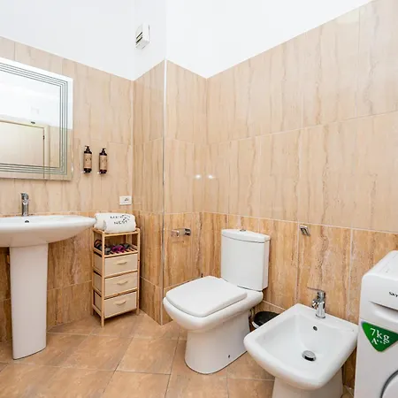 アパート Beachfront 2Br Apartment Panoramic Sea View Office ドゥラス