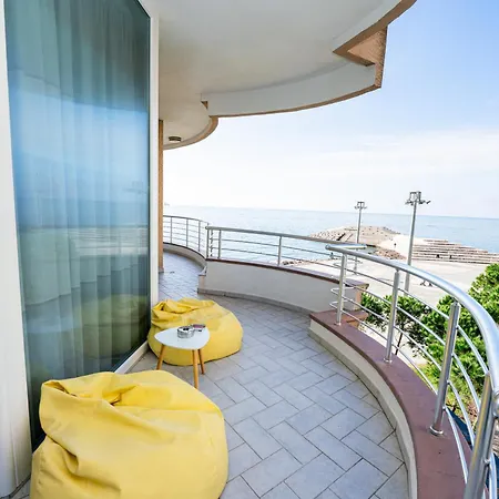 Beachfront 2Br Apartment Panoramic Sea View Office *